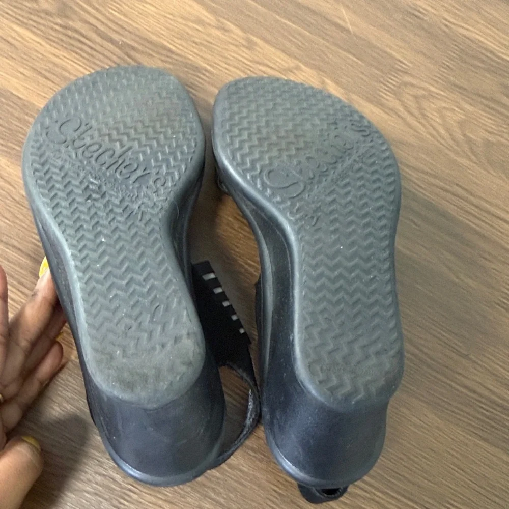 Skechers Memory Foam Black Wedge Sandals‎ Sz 7